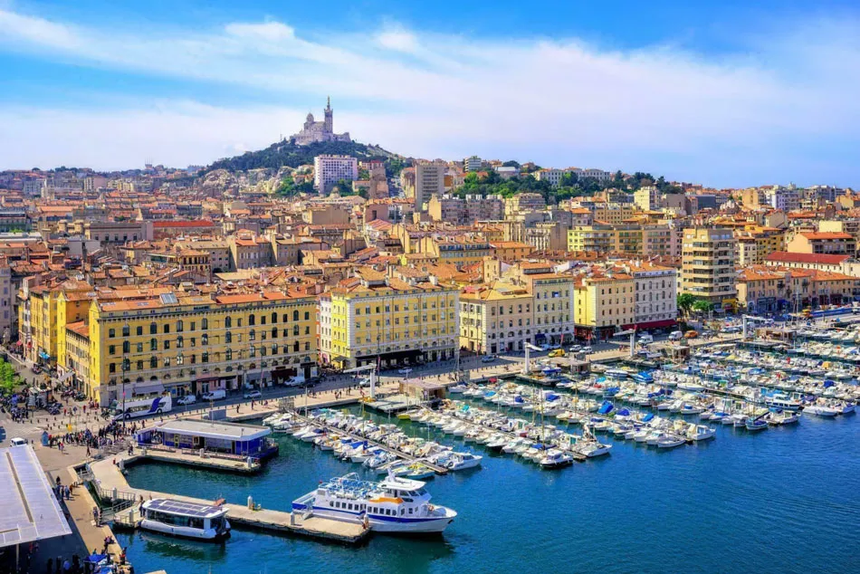 Marseille gezien vanaf de Vieux-Port Notre-Dame-de-la-Garde