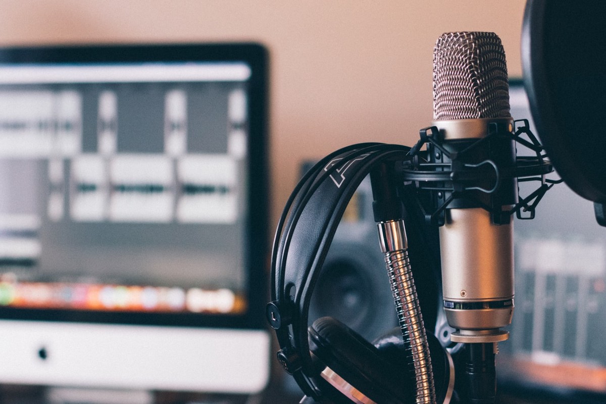 Alpis offers dubbing, subtitling, and audiovisual transcription services